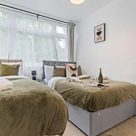 Elegant Next To Wembley Stadium London