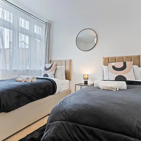 Holiday home Elegant Next To Wembley Stadium *
