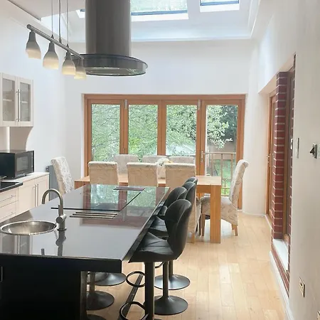 Holiday home 5 Bed Haven - Off Street Parking - Pool Table