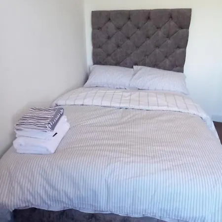 Neat And Peaceful Double Homestay London