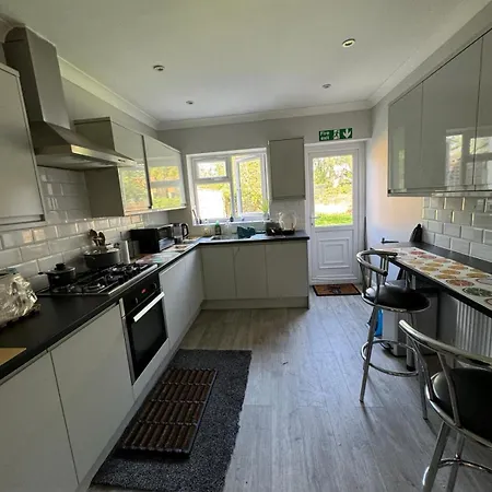 Homestay A Cosy 8 Bedroom House Edmonton