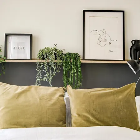 Brick Lane Apartment *