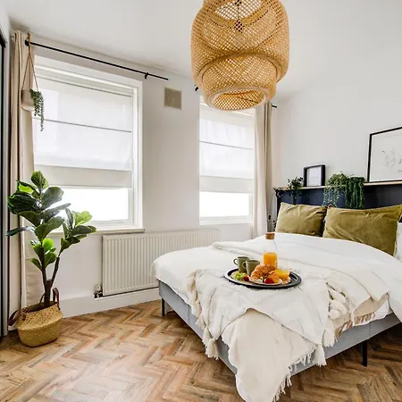 Brick Lane Apartment *