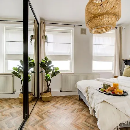 Brick Lane Apartment *