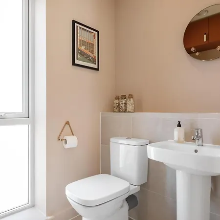 Designer 2bed 3bath Duplex - 20mins2central London! London