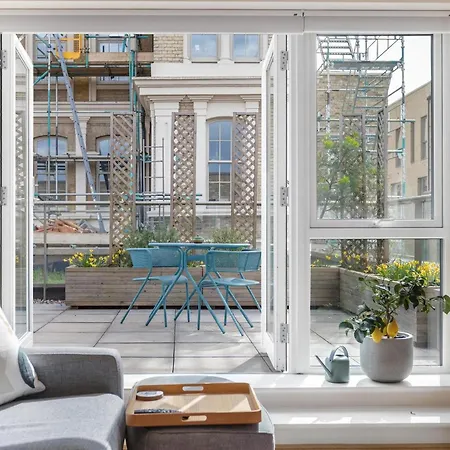 Designer 2bed 3bath Duplex - 20mins2central London! London