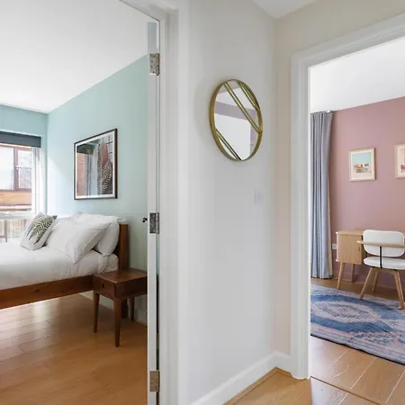 Designer 2bed 3bath Duplex - 20mins2central London! Apartment London