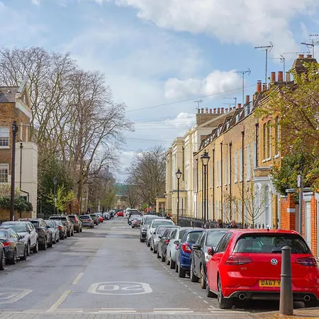 Designer 2bed 3bath Duplex - 20mins2central London! London