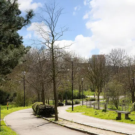 Designer 2bed 3bath Duplex - 20mins2central London!