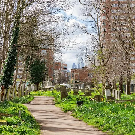 Designer 2bed 3bath Duplex - 20mins2central London! Apartment *