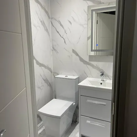 Holiday home The Lux Ville, Stunning 6 Bedroom In London *