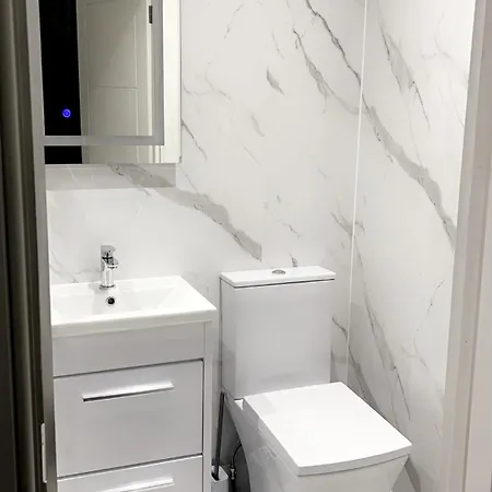 The Lux Ville, Stunning 6 Bedroom In London Holiday home *