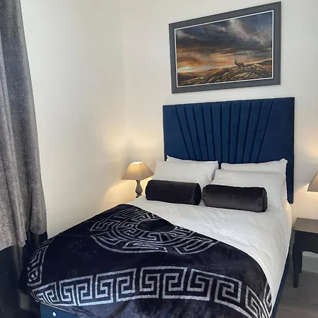 The Lux Ville, Stunning 6 Bedroom In London
