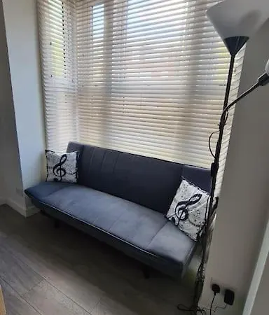 Beethoven St One Bedroom Flat - 3 Beds Up To 4 Adults Apartment London
