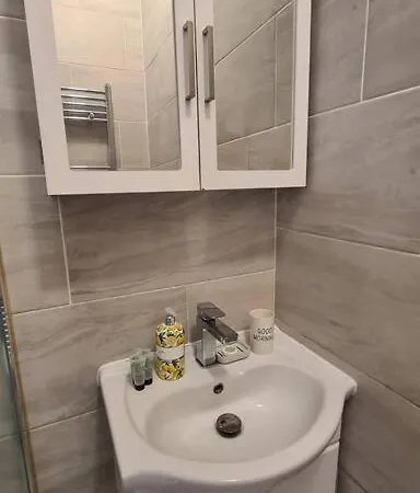 Beethoven St One Bedroom Flat - 3 Beds Up To 4 Adults * London
