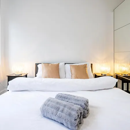 High End Two Bedroom Apartment, Covent Garden London