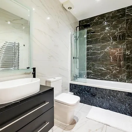 High End Two Bedroom Apartment, Covent Garden Apartment London