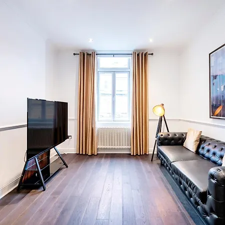 Apartment High End Two Bedroom Apartment, Covent Garden London