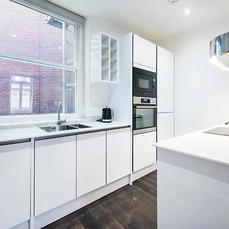 High End Two Bedroom Apartment, Covent Garden Apartment London