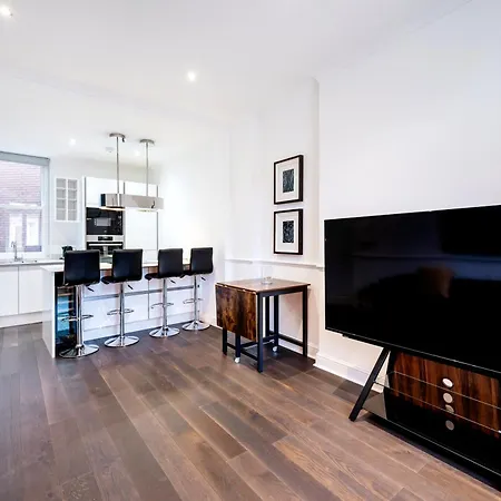 Apartment High End Two Bedroom Apartment, Covent Garden London