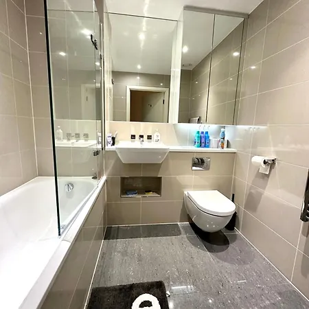 Sleek City Haven: Central Gem *