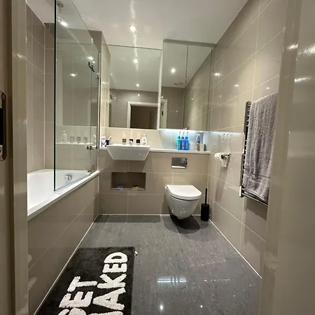 Sleek City Haven: Central Gem Appartamento