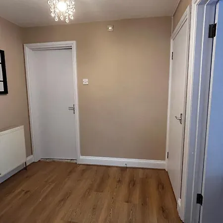 Free Parking 2 Bed Flat Near Heathrow Airport Hillingdon