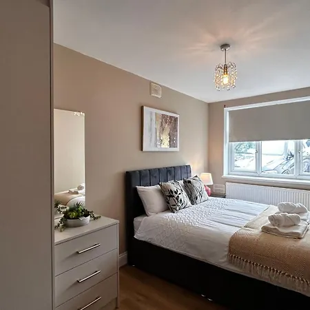 Free Parking 2 Bed Flat Near Heathrow Airport * Hillingdon