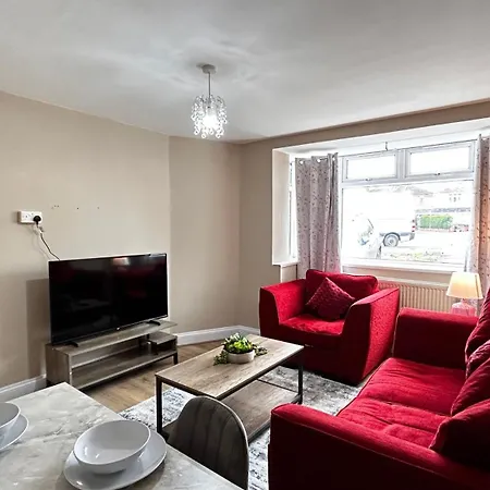 Apartment Free Parking 2 Bed Flat Near Heathrow Airport *