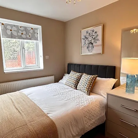 Free Parking 2 Bed Flat Near Heathrow Airport Hillingdon