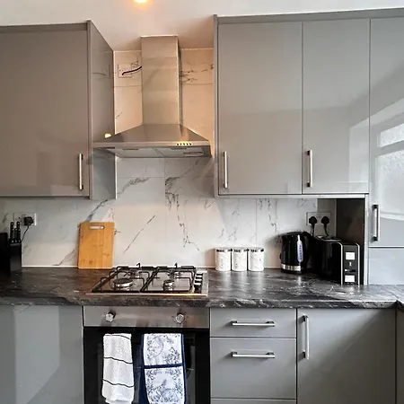Free Parking 2 Bed Flat Near Heathrow Airport Apartment