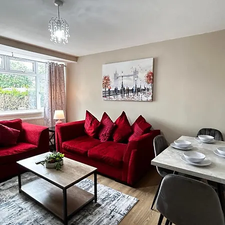Free Parking 2 Bed Flat Near Heathrow Airport