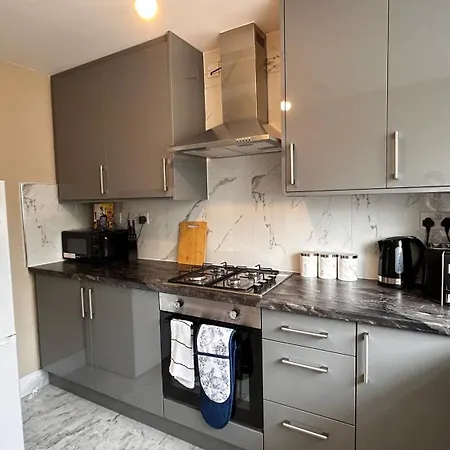 Apartment Free Parking 2 Bed Flat Near Heathrow Airport
