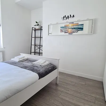 Apartment Beethoven St One Bedroom Flat - 3 Beds Up To 4 Adults London