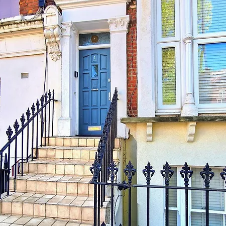 Beethoven St One Bedroom Flat - 3 Beds Up To 4 Adults
