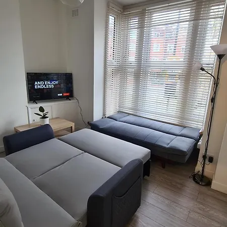 Beethoven St One Bedroom Flat - 3 Beds Up To 4 Adults Apartment