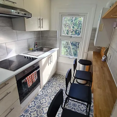 Apartment Beethoven St One Bedroom Flat - 3 Beds Up To 4 Adults *