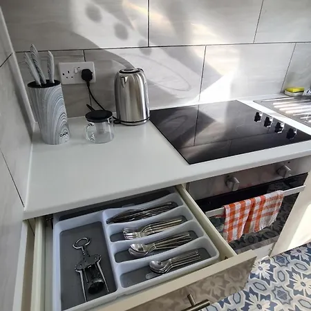 Apartment Beethoven St One Bedroom Flat - 3 Beds Up To 4 Adults