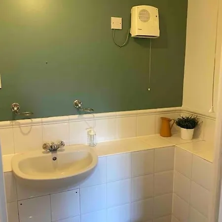 Canal-flat Near Stratford International Station *