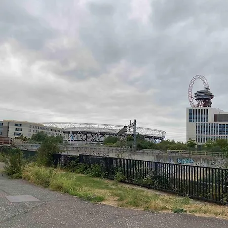 Canal-flat Near Stratford International Station *