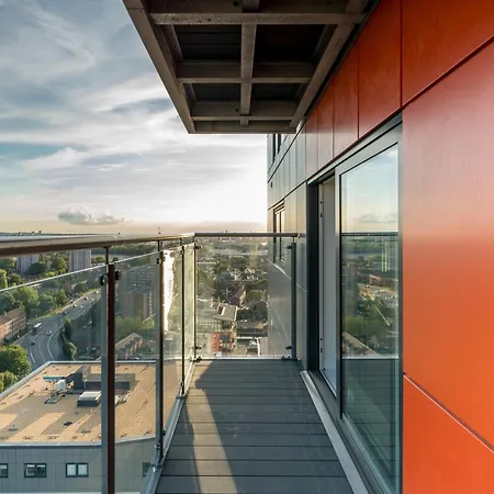 Skyvillion: Riverside With Views * London