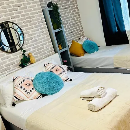 Whites Bed & Breakfast London