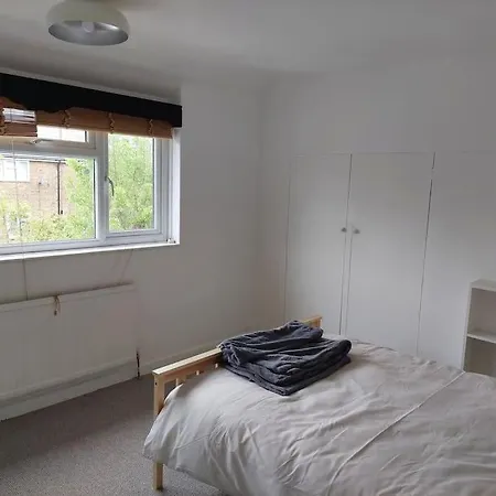 Lovely 3 Bed Terraced Family House