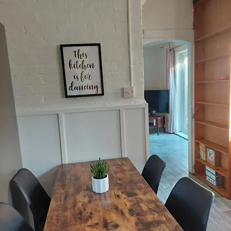 Lovely 3 Bed Terraced Family House