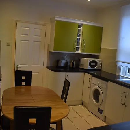 Bedroom Flat Colliers Wood Apartment *