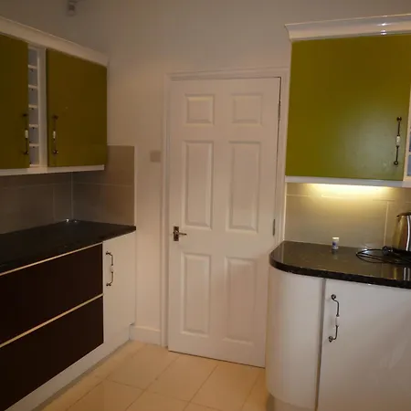 Apartment Bedroom Flat Colliers Wood London
