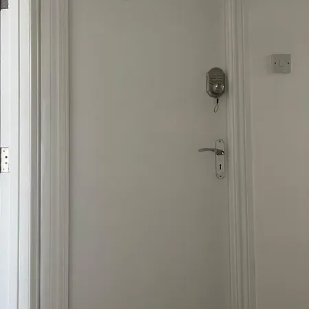 Apartment Inviting 2-bed In Ilford