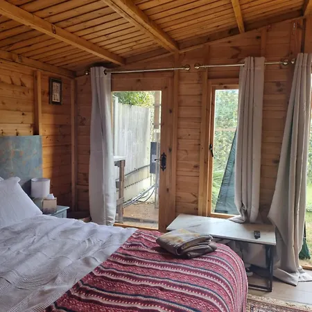 Cosy With Free Parking Near London Holiday home Ilford