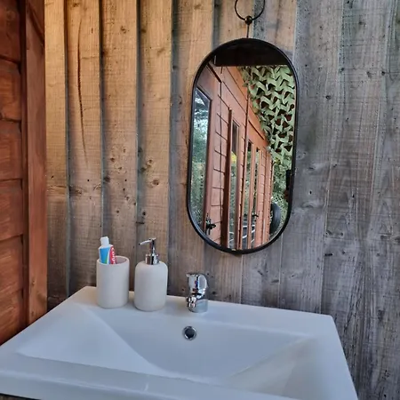 Cosy With Free Parking Near London Holiday home