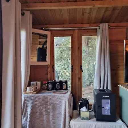 Cosy With Free Parking Near London Holiday home